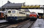 141 200 mit N 7631 und 216 200 mit E 3499 aus Warburg im Bahnhof Marburg/Lahn. (04.04.1984) <i>Foto: A. Wagner</i>
