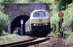 216 143 mit N 6925 am 262 m langen Kehrberg-Tunnel bei Fachingen/Lahn. (18.05.1984) <i>Foto: A. Wagner</i>