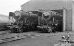 Beide Loks, 23 047 und 048, die hier noch beim Hersteller Krupp in Essen stehen, wurden Ende August 1954 dem Bw Oberlahnstein zugeteilt. (16.08.1954) <i>Foto: Manfred van Kampen</i>