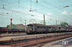 E 44 071 (Bw Stuttgart) erreicht mit einem Personenzug den Bahnhof Böblingen. (10.10.1963) <i>Foto: Theodore Shrady</i>