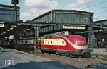 VT 11 5007 vom Bw Hamburg-Altona macht als TEE 190 "Parsifal" nach Paris Station in Düsseldorf Hbf. (07.1965) <i>Foto: Gerhard Greß</i>