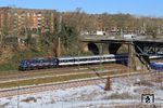 Und noch die "Wuppertaler Planlok" 110 469 vor dem NX-Ersatzzug RB 32517 nach Bonn in Wuppertal-Vohwinkel. (12.02.2021) <i>Foto: Wolfgang Bügel</i>