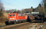 140 843 mit einer unbekannten Schwesterlok vor KC 47449 bei Undorf auf dem Weg nach Regensburg.  (31.03.2004) <i>Foto: Thomas Konz</i>
