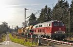 218 155 der Eisenbahn-Betriebsgesellschaft Neckar-Schwarzwald-Alb Rottweil mit DGS 95044 (Köln-Mülheim - Hagen Gbf) am Bü Wilzhauser Weg in Solingen-Ohligs. (20.02.2021) <i>Foto: Joachim Bügel</i>
