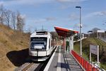 Seit 13. Dezember 2020 wurde die Regiobahn S 28 von Mettmann nach Wuppertal verlängert. Zwischen Mettmann und Wuppertal-Vohwinkel entstand dabei der neue Haltepunkt Hahnenfurth-Düssel, in den gerade der VT 111 als S 77210 nach Kaarster See eingefahren ist. (19.02.2021) <i>Foto: Zeno Pillmann</i>