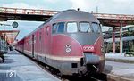 VT 08 501/520 als FT 44 "Roland" von Bremen nach Basel SBB in Mannheim Hbf. (11.1957) <i>Foto: Peter Hille</i>