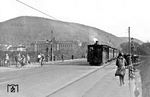 Ein Dampfzug der Oberrheinischen Eisenbahn-Gesellschaft (OEG) mit Lok 102 (Henschel, Baujahr 1891) auf der Neckarbrücke in Heidelberg. (1928) <i>Foto: Slg. Wolfgang Löckel</i>