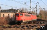 151 164 gehört auch zu den reaktivierten Loks der Baureihe 151 und ist hier zusammen mit 189 051 in Hilden unterwegs. (02.03.2021) <i>Foto: Wolfgang Bügel</i>