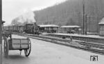 38 1747 vom Bw Bestwig vor einem Personenzug in Brilon/Wald.  (12.12.1954) <i>Foto: Manfred van Kampen</i>