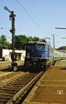 110 229 (Bw Stuttgart) fährt mit D 358 (Berlin Stadtbahn - Gerstungen - Bebra - Frankfurt/M - Heidelberg - Basel SBB) aus Offenburg. (07.07.1984) <i>Foto: A. Wagner</i>