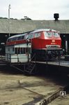 Die letzte Serienlok der Baureihe 215 (215 150 vom Bw Aschaffenburg) im Bw Würzburg. (21.07.1984) <i>Foto: A. Wagner</i>