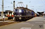 118 048 und 118 002 vor dem Sonderzug "Frankenblitz 2" zum Abschied der Baureihe in Würzburg Hbf. (21.07.1984) <i>Foto: A. Wagner</i>