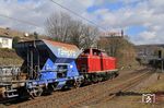 213 336 mit einem Schotterzug in Wuppertal-Sonnborn. Die blauen Schotterwagen gehören zum Logistikunternehmen voestalpine Railpro, die in den Niederlanden, Belgien und Frankreich ansässig ist. (11.03.2021) <i>Foto: Wolfgang Bügel</i>