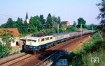 111 035 mit E 3282 in Fahlenbach, südlich von Ingolstadt. (25.05.1988) <i>Foto: Wolfgang Bügel</i>