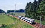 Der weiß/blaue Münchener 420 083 als S 2 nach Dachau bei Unterweilbach. (26.05.1988) <i>Foto: Wolfgang Bügel</i>