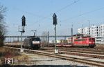 Im Rangierbahnhof München-Laim begegnen sich DB-Cargo-Lok 151 160 und MRCE-Dispo-Lok ES 64 F4-037 (189 937) in Diensten von TX-Logistik. (23.03.2017) <i>Foto: Stefan von Lossow</i>
