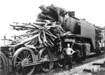Nach dem Kesselzerknall rollte 50 846 mit ihrem Güterzug weiter, da die Lok im Gleis blieb. Erst in der nördlichen Bahnhofsausfahrt von Kenzingen kam die Fuhre zum Stehen. Das Lokpersonal überlebte den Unfall nicht. (23.07.1941) <i>Foto: Slg. Gerhard Greß</i>