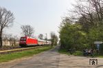 101 127 am umgeleiteten IC 2011 (Hannover - Mainz) auf der Güterzugstrecke bei Hilden. (01.04.2021) <i>Foto: Joachim Bügel</i>