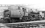 Die am 15.12.1931 fabrikneu zum Bw Düsseldorf-Abstellbf gelieferte 62 004 in ihrem Heimat-Bw. Der Tender der Baureihe 62 besaß einen Wasservorrat von 14 m³ und konnte 4,3 t Kohle mitführen. (07.05.1932) <i>Foto: DLA Darmstadt (Bellingrodt)</i>