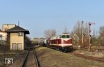Den entladenen Phenolzug bringt Press 118 757 als Rangierfahrt wieder zum Bahnhof Tröglitz.   (25.02.2021) <i>Foto: Ralf Opalka</i>