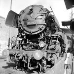 Nach getaner Schiebeleistung am E 587 restauriert 85 002 in der Lokstation Neustadt/Schwarzwald. (11.08.1958) <i>Foto: Frank Barry</i>