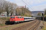 Auf der RB 48 zwischen Bonn und Wuppertal gab es zwischenzeitlich wieder einen kompletten Wechsel von Lok- und Zuggarnitur des NX-Ersatzzuges. Aktuell ist GfF 111 200 unterwegs, hier mit RB 32517 nach Bonn in Wuppertal-Sonnborn. (09.04.2021) <i>Foto: Wolfgang Bügel</i>