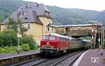 Und so sah der Planverkehr auf der Lahntalbahn im Jahr 1988 aus: Die Limburger 216 138 fährt mit E 3758 nach Koblenz durch Dausenau. (02.07.1988) <i>Foto: Wolfgang Bügel</i>