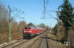 Blick aus dem entgegenkommenden Zug auf 218 424, die mit RE 57510 nach Füssen bei Buchenau nahe Fürstenfeldbruck unterwegs ist. (27.03.2017) <i>Foto: Stefan von Lossow</i>