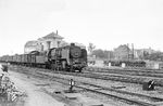 50 505 vom Bw Bremen Vbf mit einem Güterzug in Verden (Aller) an der Bahnstrecke Bremen - Hannover. (08.03.1947) <i>Foto: J.S. Cockstedt</i>