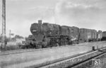 50 2586 vom Bremen Vbf mit einem Güterzug wahrscheinlich im Bahnhof Nienburg. (13.04.1947) <i>Foto: J.S. Cockstedt</i>