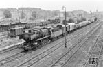 50 2909 (Bw Wuppertal-Vohwinkel) fährt mit einem Güterzug in Düsseldorf-Derendorf ein. (16.07.1957) <i>Foto: Jacques H. Renaud</i>