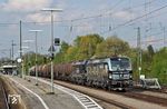 193 875 "Connecting Europe" mit 193 872 mit einem Kesselwagenzug in Freising. (30.04.2015) <i>Foto: Stefan von Lossow</i>