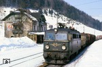 1042.45 auf der Pyhrntalbahn Linz - Selzthal im Bahnhof Spital am Pyhrn. (03.1978) <i>Foto: H. Weisen</i>