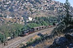 Fotogüterzug mit 46.105 der Türkischen Staatsbahn TCDD bei Izmir. (27.09.1997) <i>Foto: Joachim Richling</i>