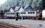 E 42 010 und E 42 097 mit einem Güterzug in Tharandt auf der Bahnstrecke Dresden - Werdau. (1970) <i>Foto: Joachim Claus</i>