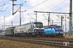Retrack 159 221 (Fahrzeugname: Nina) in Dresden Hbf. Die Lokomotiven der Eurodual-Familie sind kombinierte Diesel- und Elektroloks, die von Stadler Rail bei Valencia in Spanien produziert werden. Sie zählen zu den größten einteiligen Lokomotiven auf deutschen Gleisen. Mitte 2019 unterzeichnete der European Loc Pool (ELP) einen Rahmenvertrag für 90 Hybridloks von Stadler. Im Februar 2021 wurde 159 221 (und 159 222) an die VTG/Retrack verleast. Dahinter steht CD 193 293 (Fahrzeugname: Frantisek) vor EC 379 nach Prag. (25.04.2021) <i>Foto: Helmut Linke</i>