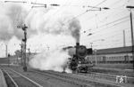 50 472 (Bw Kaiserslautern) verlässt mit einem Personenzug den Bahnhof Worms. (22.09.1962) <i>Foto: Helmut Röth</i>