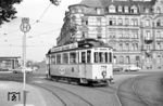 Vorkriegs-Tw 31 der Straßenbahn Heidelberg als Einsatzwagen auf dem Weg zum Betriebshof. (06.10.1962) <i>Foto: Helmut Röth</i>