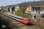 111 200 der Crailsheimer Gesellschaft für Fahrzeugtechnik am NX-Ersatzzug RB 32436 zwischen Wuppertal-Unterbarmen und -Barmen, wo früher Carl Bellingrodt sein Domizil hatte. (28.04.2021) <i>Foto: Wolfgang Bügel</i>