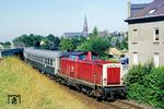 212 317 fährt mit N 5655 aus Wuppertal nach Solingen-Ohligs ein. (01.08.1988) <i>Foto: Joachim Bügel</i>
