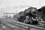 CFL 5619 im Bw Luxembourg. Die Lok war ursprünglich als 52 1764 vorgesehen, wurde aber erst nach dem Krieg am 30.06.1947 von SACM direkt an die CFL geliefert. Am 24.05.1961 wurde sie ausgemustert. (21.04.1957) <i>Foto: Jacques H. Renaud</i>