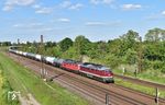 Nach einem Lokwechsel in Leipzig übernahmen 132 109 und 232 673 der LEG den Kesselwagenzug aus Stendell und sind hier zwischen Leipzig-Wiederitzsch und -Wahren unterwegs. (30.05.2021) <i>Foto: Ralf Opalka</i>