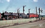 52 2632 (Bw Stralsund) mit einer 120 vor einem Güterzug in Velgast. (09.1969) <i>Foto: Joachim Claus</i>