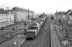 E 94 189 (Bw Heidelberg) fährt mit einem Güterzug durch Heidelberg-Kirchheim. (13.04.1963) <i>Foto: Helmut Röth</i>
