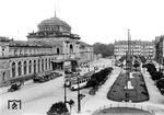 Der Mannheimer Hauptbahnhof vor seinem Umbau im November 1927, der noch den Mittelbau mit der Lichtkuppel zeigt. (1926) <i>Foto: RBD Mainz, Slg. W. Löckel</i>