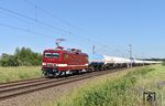 243 145 von DeltaRail Frankfurt (Oder) mit einem Gaskesselzug von Altenburg nach Oderbrücke bei Delitzsch. (14.06.2021) <i>Foto: Ralf Opalka</i>