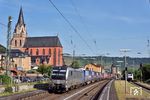Railpool 193 995 mit einem DGS vor Oberweseler Liebfrauenkirche. (16.06.2021) <i>Foto: Zeno Pillmann</i>