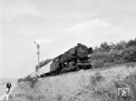 044 212 (44 1211 vom Bw Ehrang) passiert mit einem Güterzug das Einfahrsignal von Wellen/Mosel. (13.08.1969) <i>Foto: Jean-Pierre Steffen, Slg. Wolfgang Kreckler</i>