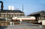 E 03 001 vom Bw München Hbf hat einen Schnellzug in Nürnberg Hbf übernommen. (31.10.1966) <i>Foto: Werner Vierling</i>