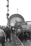 In Millimeterarbeit geht es für die Lü-Sendung an dem Signalmast vorbei. (01.1956) <i>Foto: A. Dormann, Slg. W. Löckel</i>